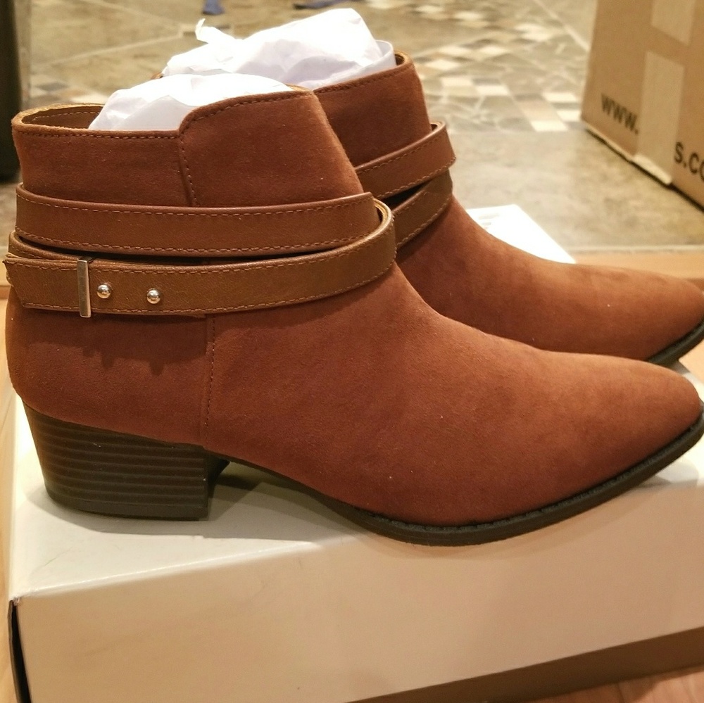 NIB- LAUREN CONRAD CRISSCROSS Ankle Boots
